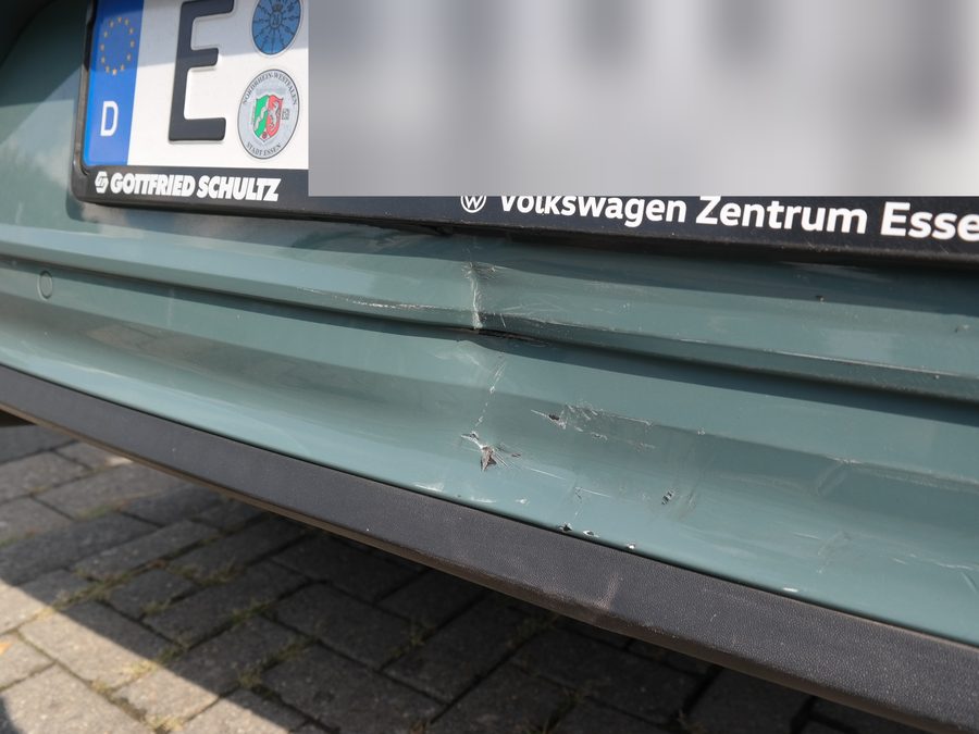 Heckschaden mit Essener Kennzeichen bei der Schadenaufnahme