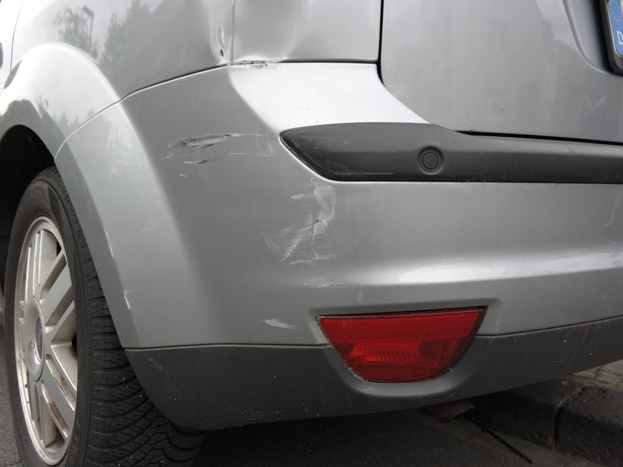Heckschaden an einem Opel mit Oberhausener Kennzeichen